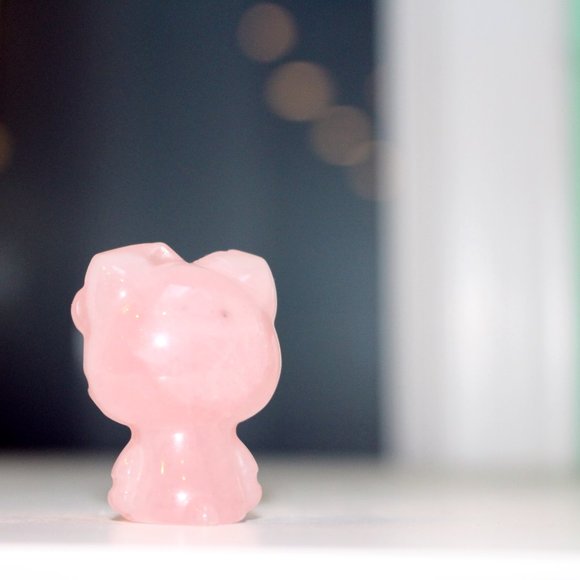 Hello Kitty Rose Quartz Hand Carved Natural Stone Figure - Picture 6 of 8